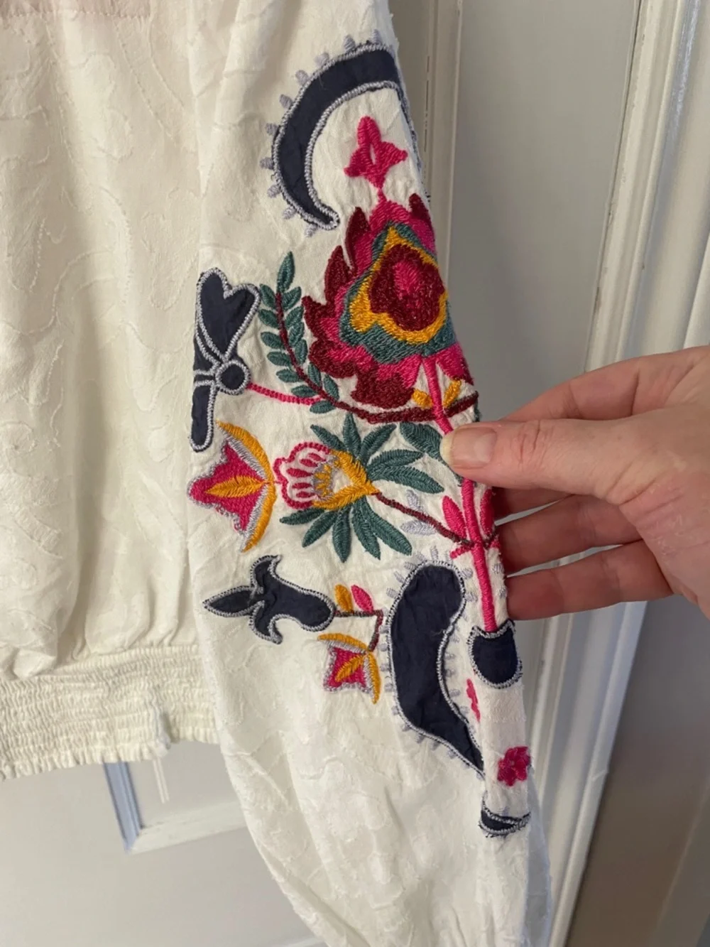 Anthropologie White Embroidered Top puff floral sleeves women’s size XS - Picture 6 of 14